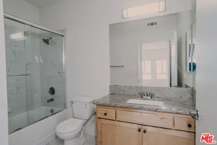 12132 Hart Street 301, North Hollywood, California 91605