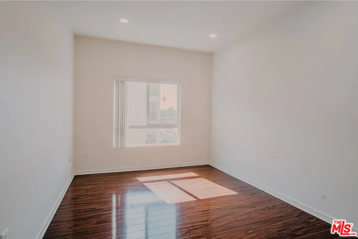12132 Hart Street 301, North Hollywood, California 91605