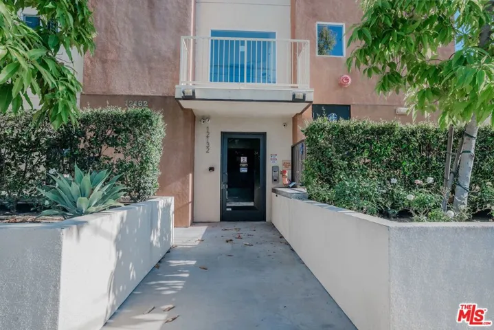 12132 Hart Street 301, North Hollywood, California 91605