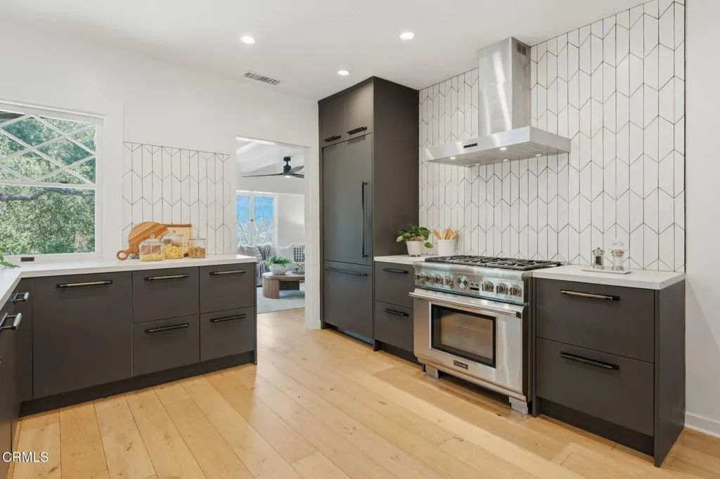 22-1243 Brunswick Ave-33