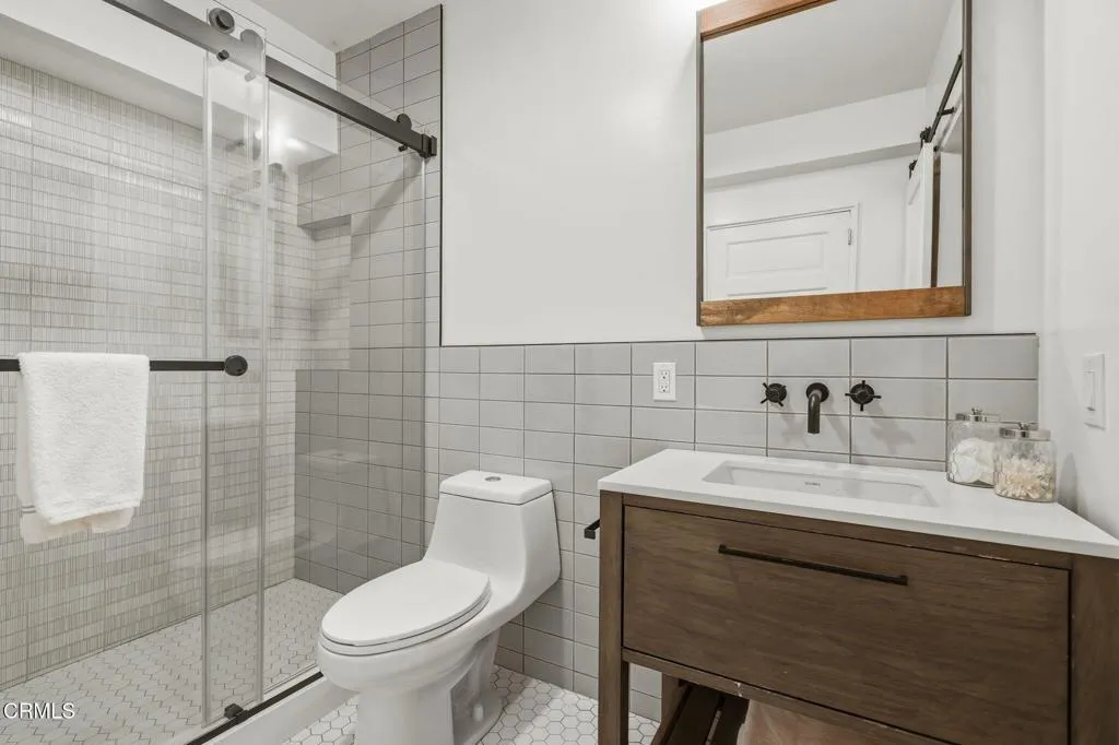 44-1243 Brunswick Ave-70