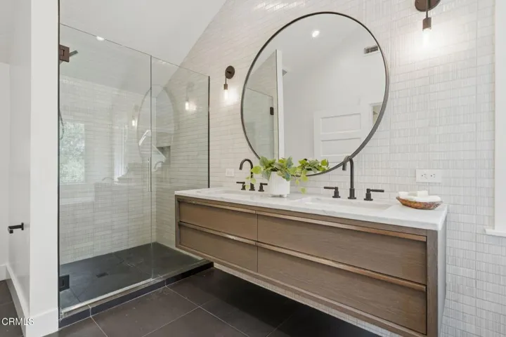 31-1243 Brunswick Ave-53