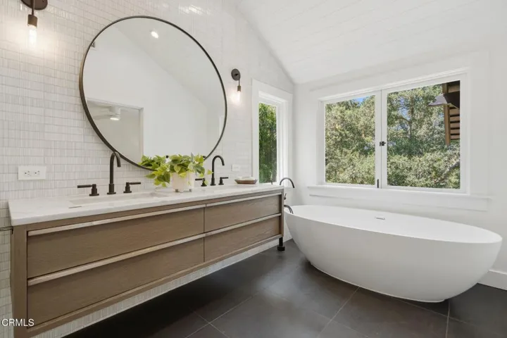 30-1243 Brunswick Ave-52