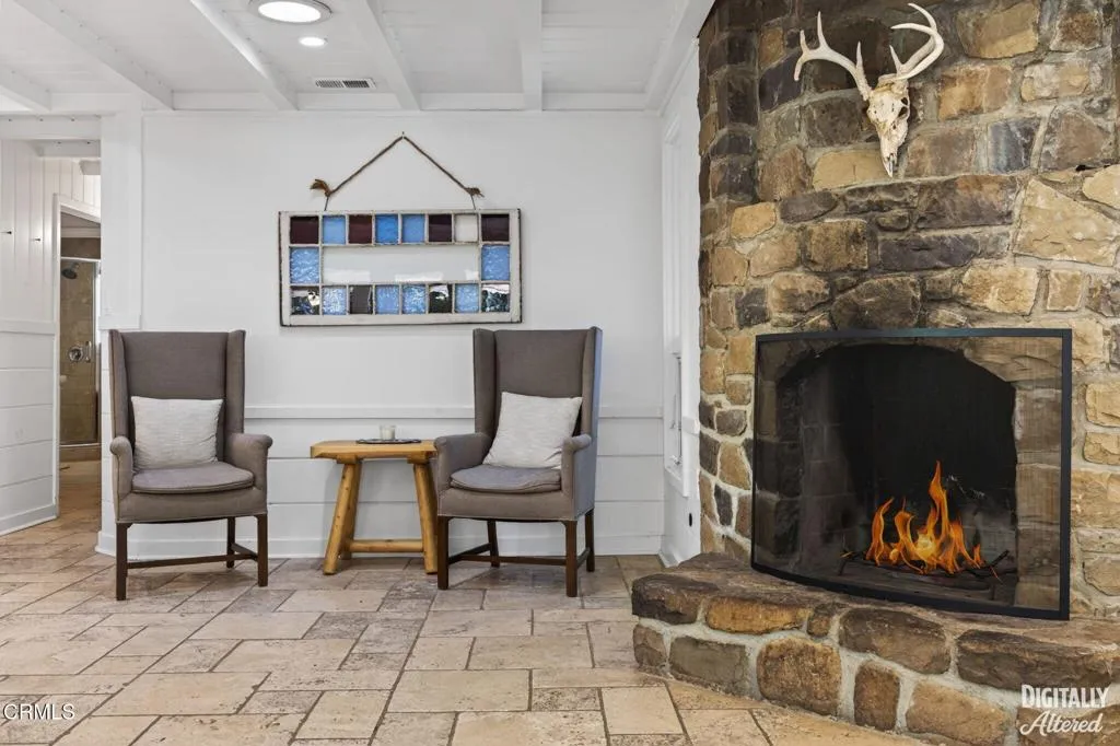 24-web-or-mls-Upmarketmedia_4222Tha-058