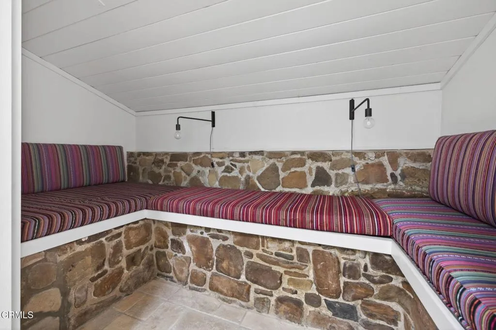 42-web-or-mls-Upmarketmedia_4222Tha-107