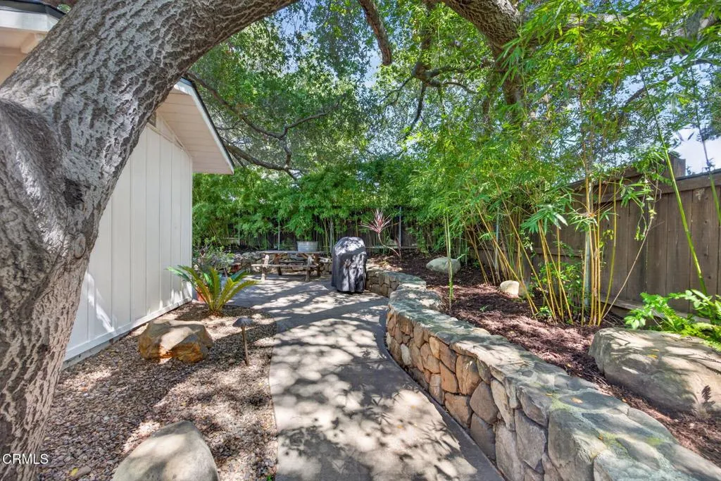 56-web-or-mls-Upmarketmedia_4222Tha-152