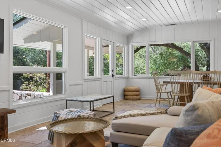 20-web-or-mls-Upmarketmedia_4222Tha-049