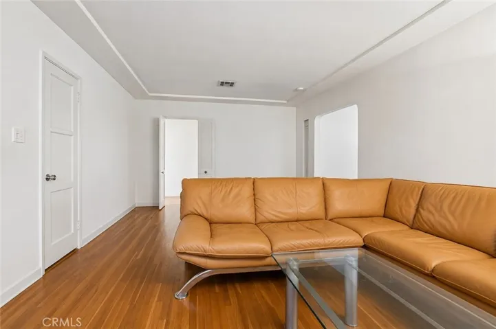 2209 Queensberry, Pasadena, California 91104