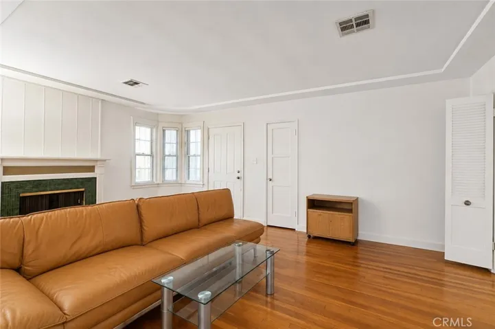 2209 Queensberry, Pasadena, California 91104