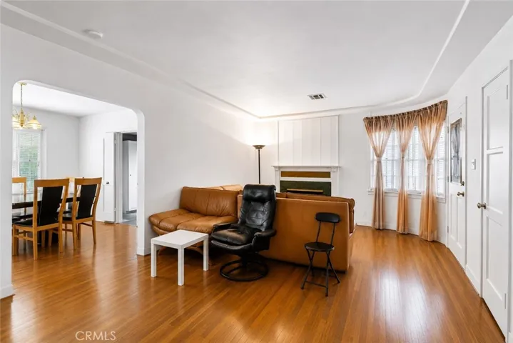 2209 Queensberry, Pasadena, California 91104