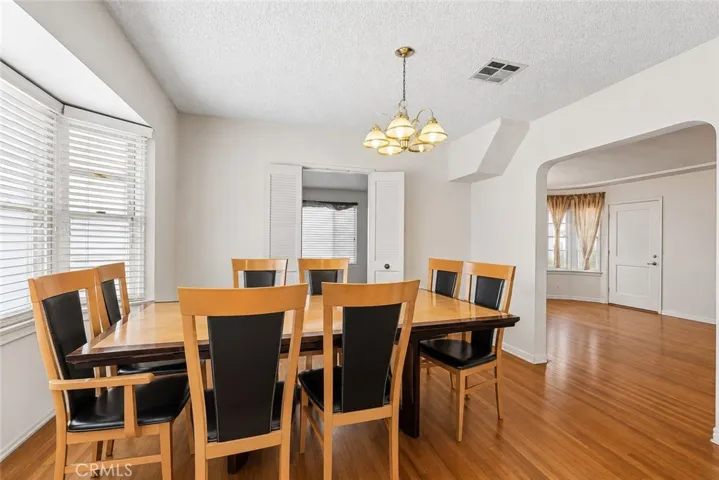 2209 Queensberry, Pasadena, California 91104