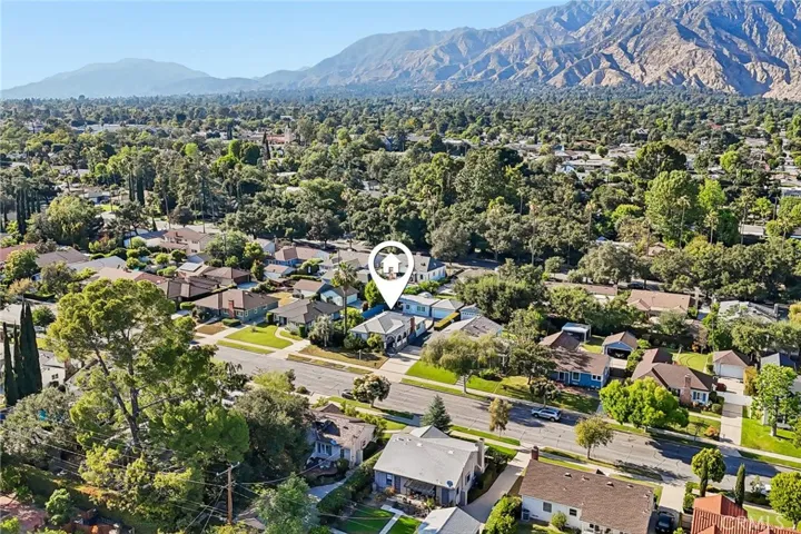 2209 Queensberry, Pasadena, California 91104