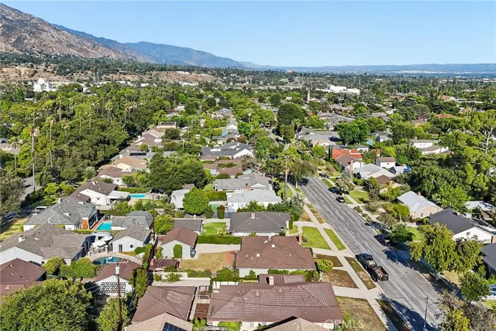 2209 Queensberry, Pasadena, California 91104