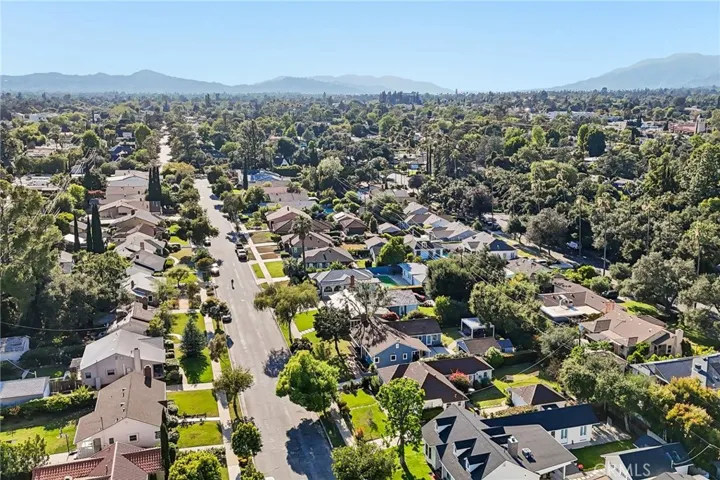 2209 Queensberry, Pasadena, California 91104