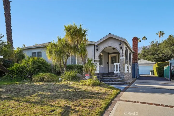 2209 Queensberry, Pasadena, California 91104