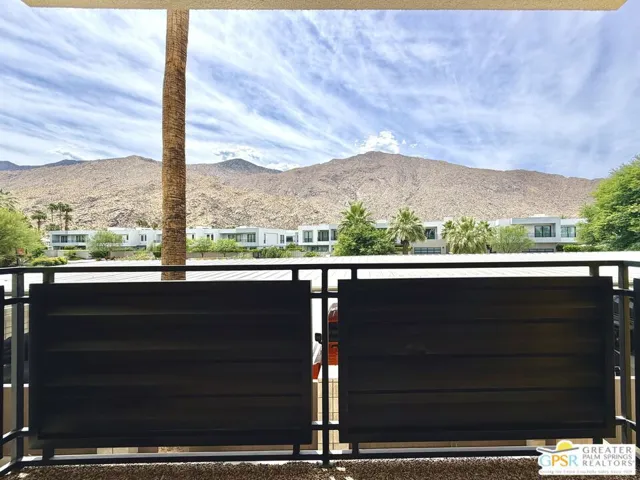 Balcony Views - Unit 201 - Que