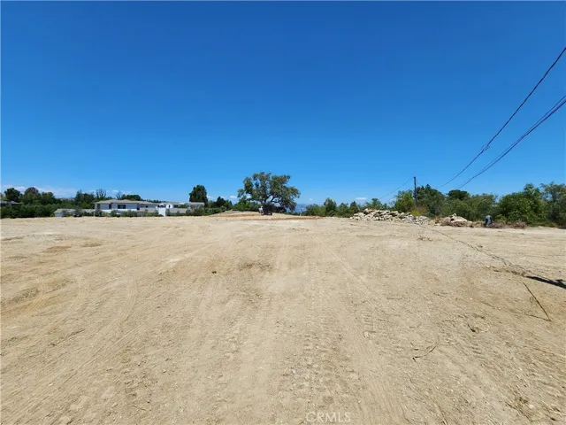 Looking across the middle of the building pad to the Oak tree at the end of the pad.