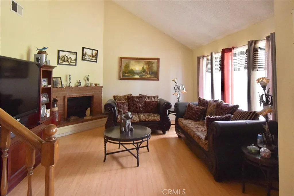 LIVING ROOM WITH HIGH CEILINGS