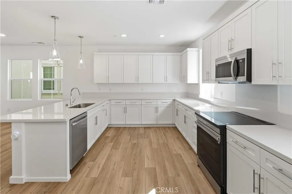 Large Gourmet Kitchen with Pendant Lighting