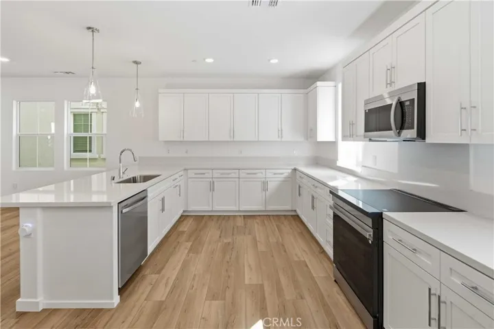 Large Gourmet Kitchen with Pendant Lighting