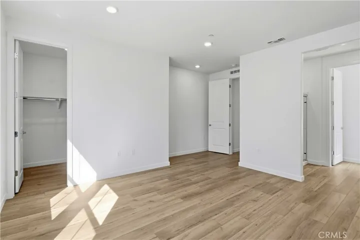 Primary Suite w/walk-in closet