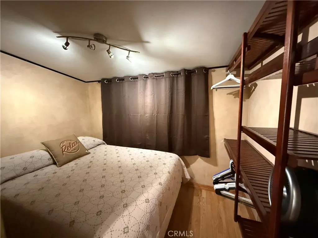 Furnished one bedroom. Linens.