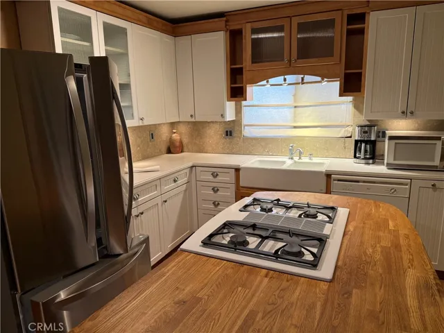 Fully equipped kitchen.