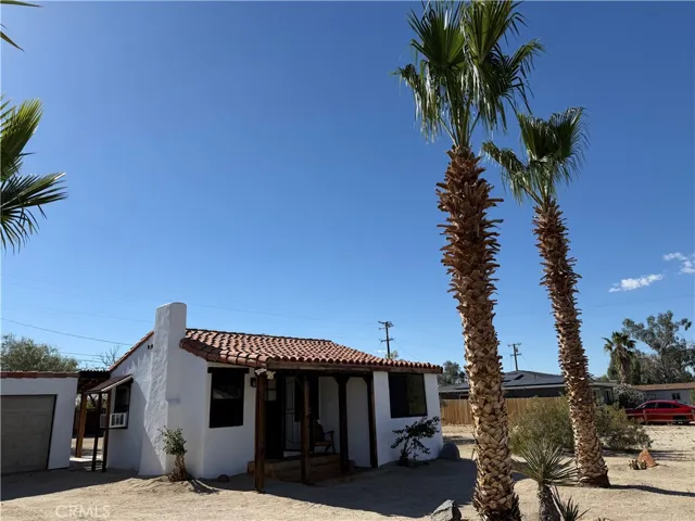 Close to shopping and downtown conveniently located with an easy commute to the base or the national park