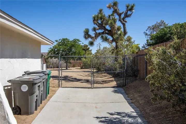 58390 Delano Trail, Yucca Valley, California 92284