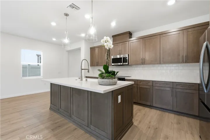 PHOTO IS OF MODEL - INTERIOR FINISHES MAY VARY