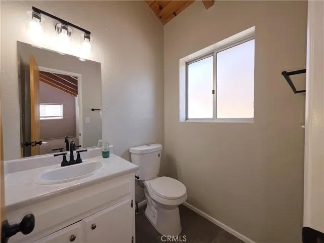 Hal bathroom off loft/flex space