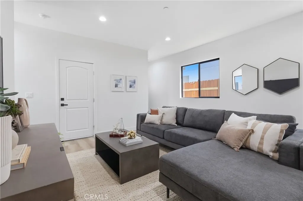 SFR LIVING ROOM