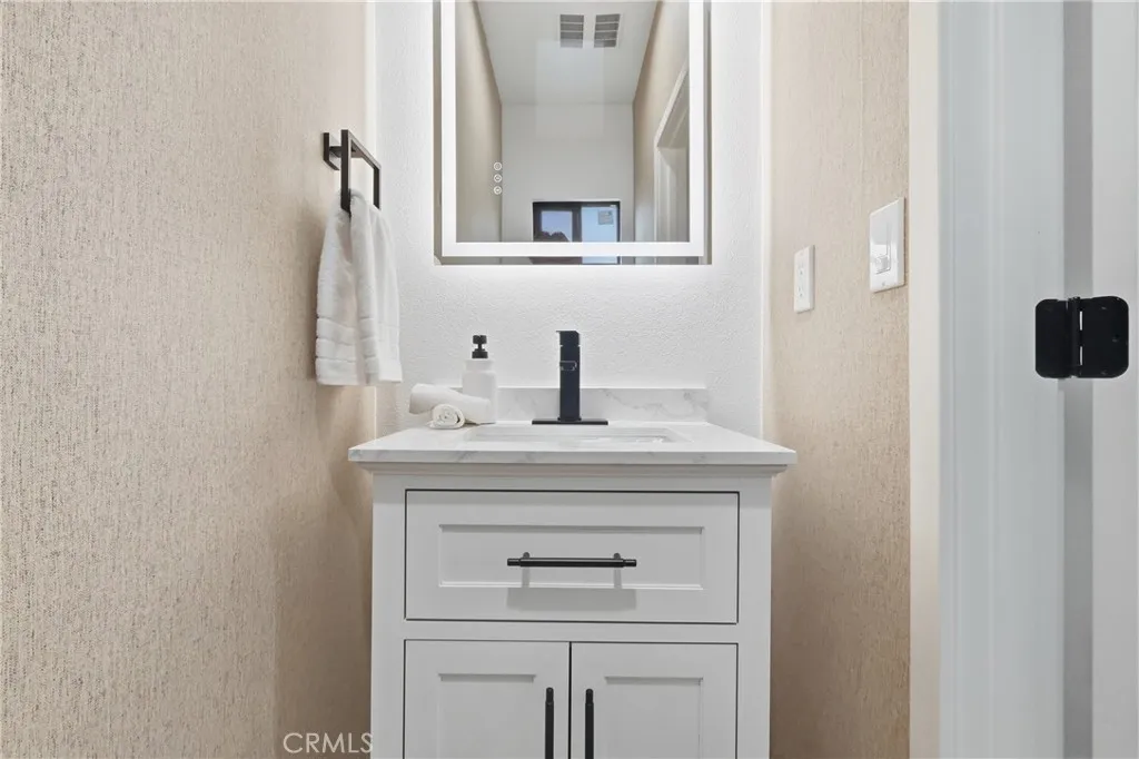SFR POWDER ROOM