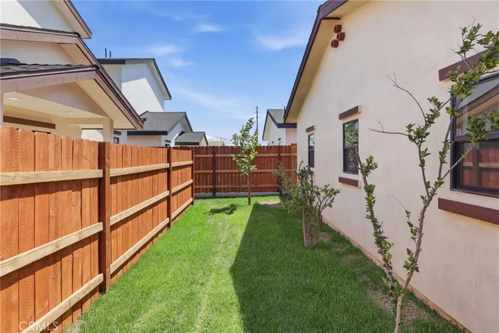 PRIVATE YARD