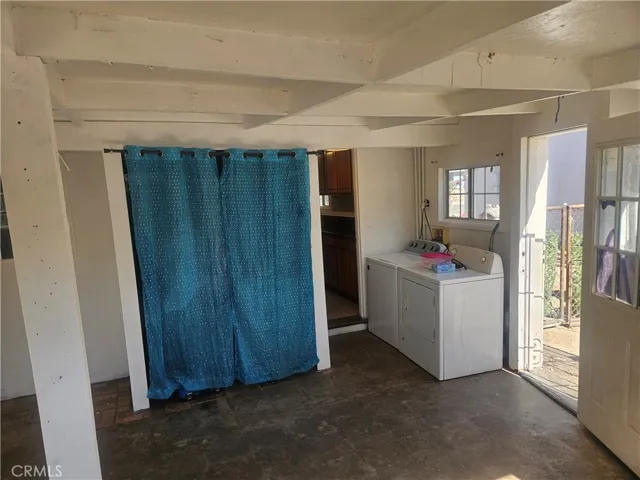 bonus room/laundry room