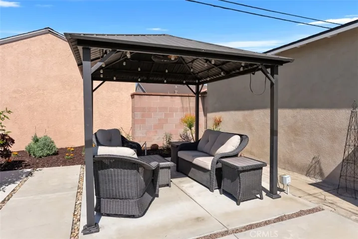 Rear sitting area.