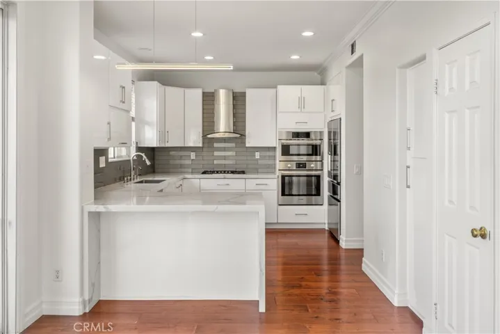 Kitchen Breakfast Bar