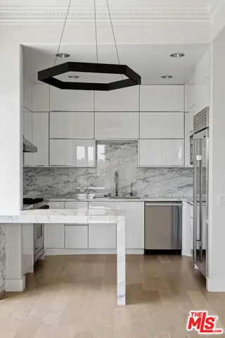 438 Arnaz Drive 106, Los Angeles, California 90048