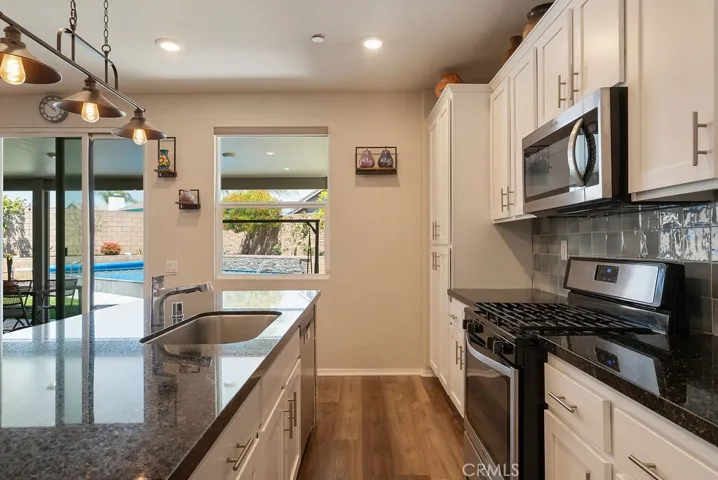 For the cook who enjoys a spacious area to "mis en place".