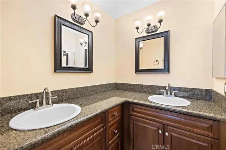 Dual sinks