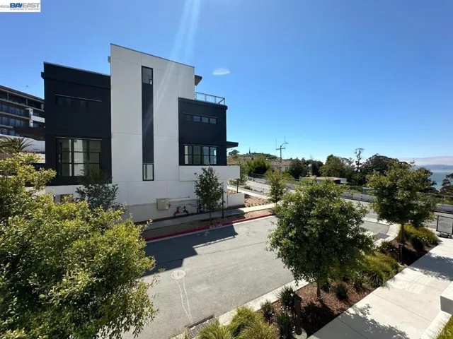 1 Bristol 302, San Francisco, California 94130