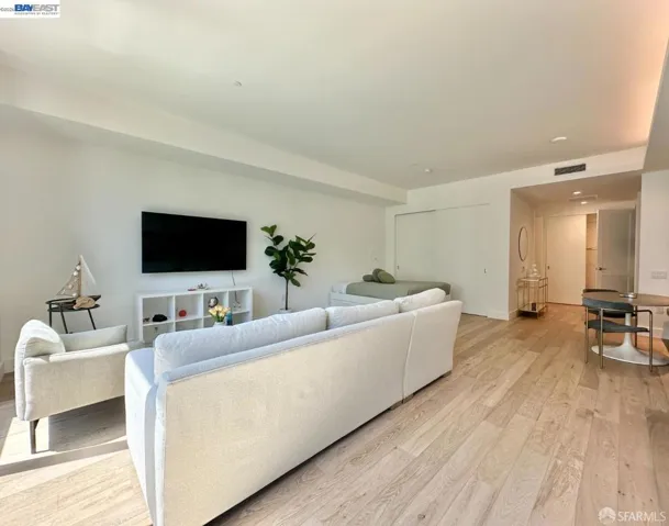 1 Bristol 302, San Francisco, California 94130