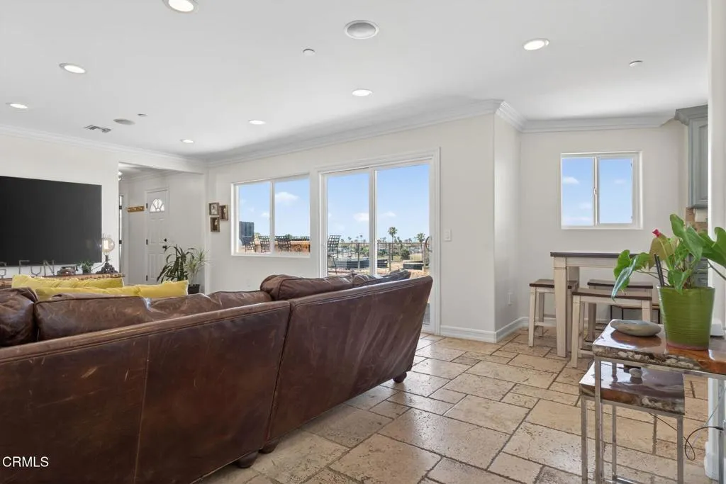 28-web-or-mls-UpmarketMedia-2180Vis-014
