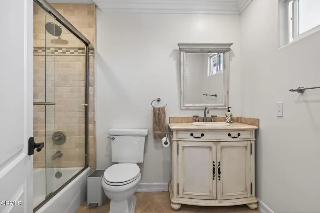 66-web-or-mls-UpmarketMedia-2180Vis-234