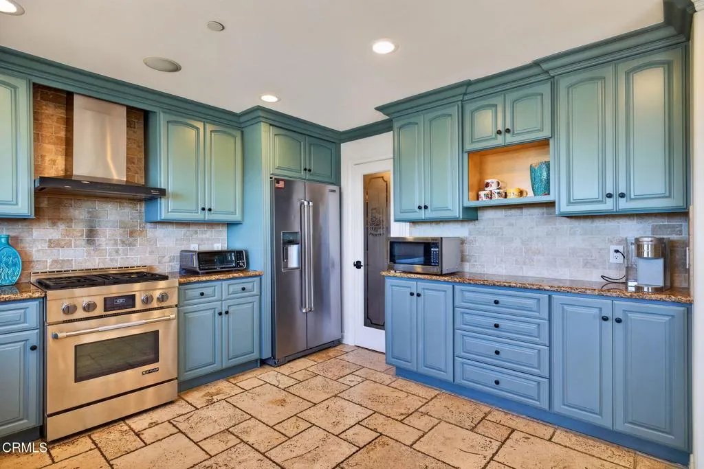 35-web-or-mls-UpmarketMedia-2180Vis-043
