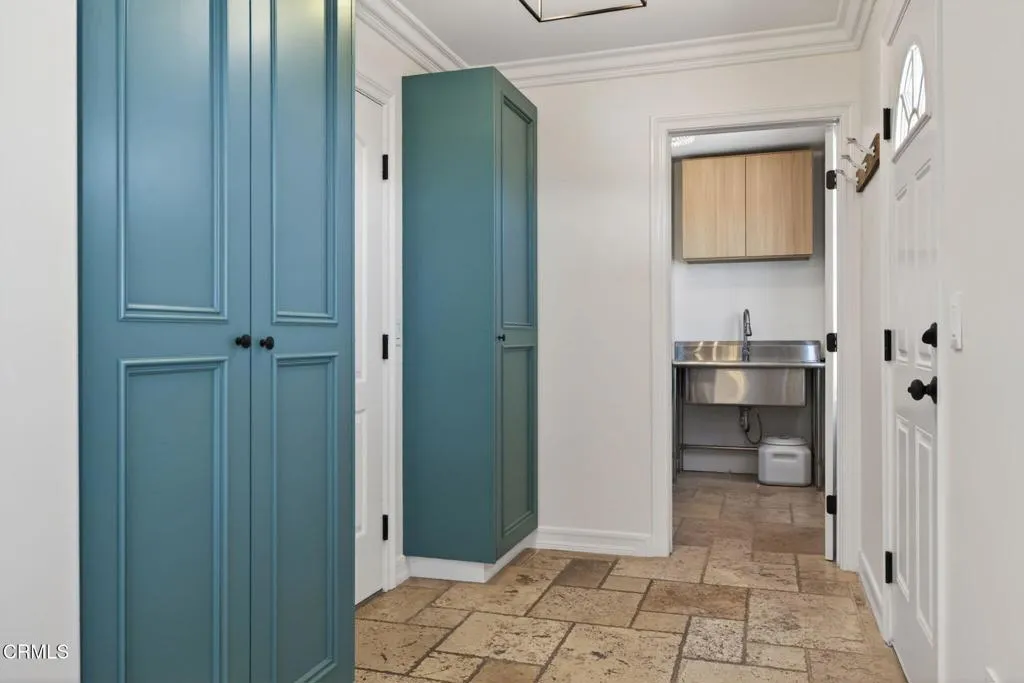 69-web-or-mls-UpmarketMedia-2180Vis-131