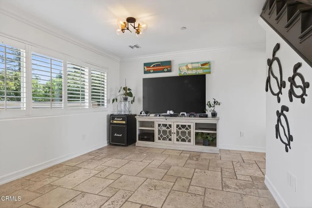 26-web-or-mls-UpmarketMedia-2180Vis-117