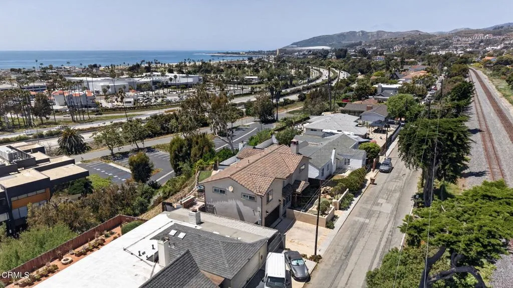 85-web-or-mls-UpmarketMedia-2180Vis-aer-