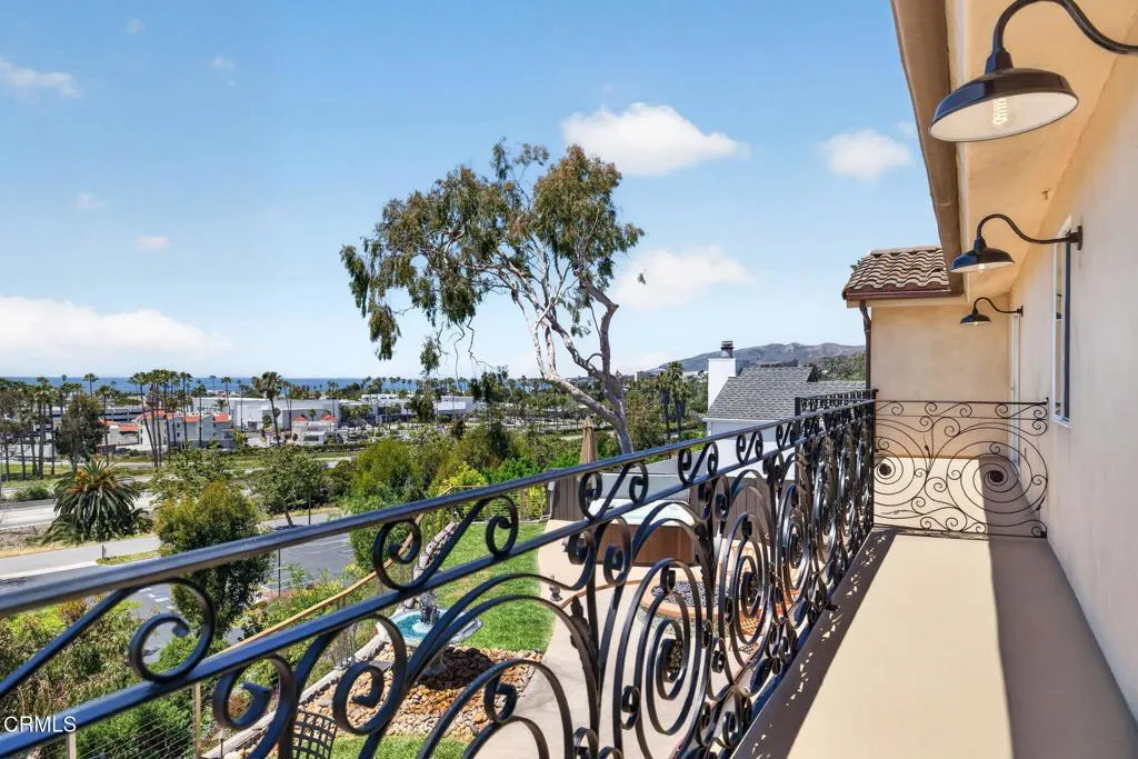 57-web-or-mls-UpmarketMedia-2180Vis-152