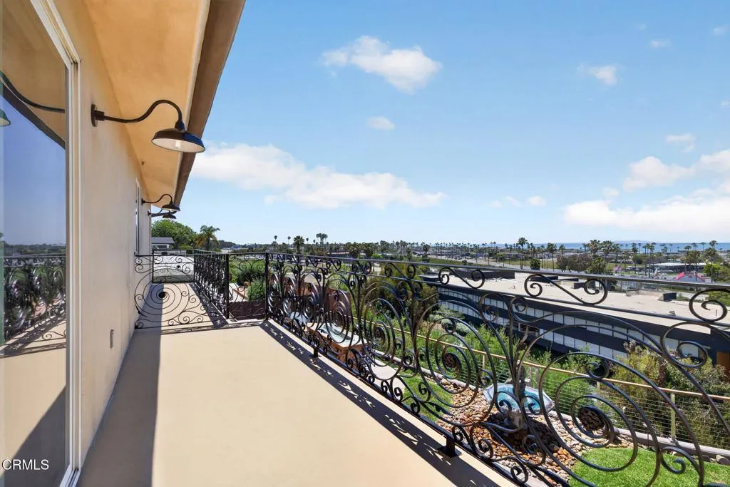 51-web-or-mls-UpmarketMedia-2180Vis-211